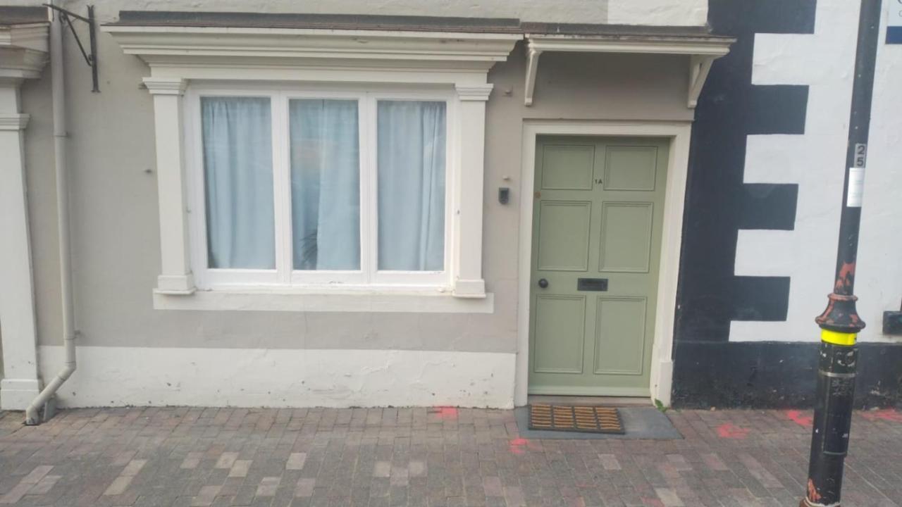 Self Contained Flat In Llanfyllin Powysアパートメント エクステリア 写真